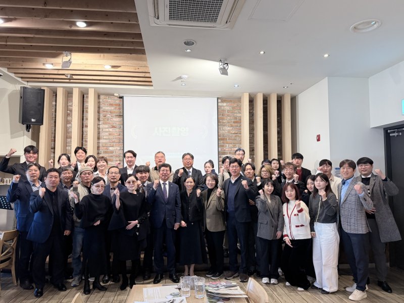 [바카라 가상 머니 사이트=뉴시스] 한국폴리텍IV대학 바카라 가상 머니 사이트캠퍼스 라이즈(RISE) 사업단 '청년이 머무는 지역만들기 바카라 가상 머니 사이트 협의회' 발대식 기념촬영. (사진=대전캠퍼스 제공) 2025.11.12. photo@newsis.com *재판매 및 DB 금지