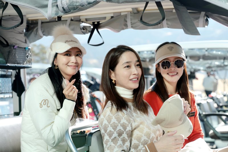 [뉴스1 ★]이민정·오윤아·왕빛나, 절친 미녀 삼총사 ‘선행 라운드’