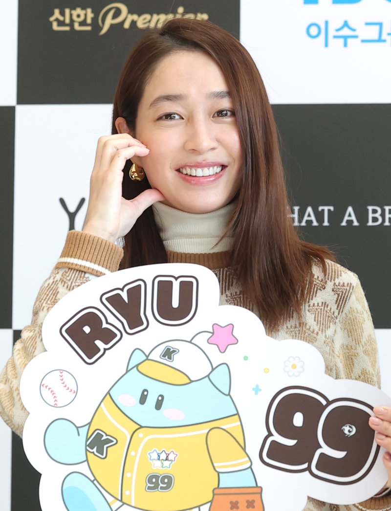 [뉴스1 ★]이민정·오윤아·왕빛나, 절친 미녀 삼총사 ‘선행 라운드’