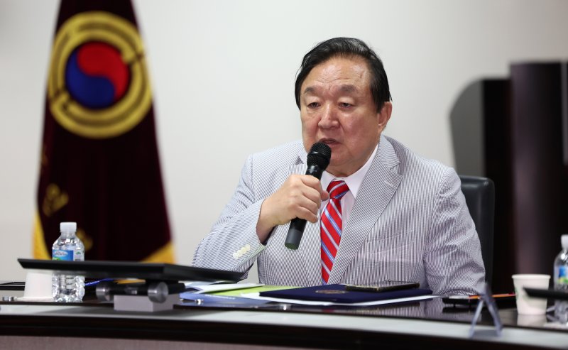 [서울=뉴시스] 김선웅 기자 = 대한노인회 상임고문으로 위촉된 정대철 바카라사이트 온카판장이 26일 서울 중구 부영태평빌딩에서 열린 2025년 대한노인회 고문 위촉식에서 인사말을 하고 있다. 2025.08.26. mangusta@newsis.com