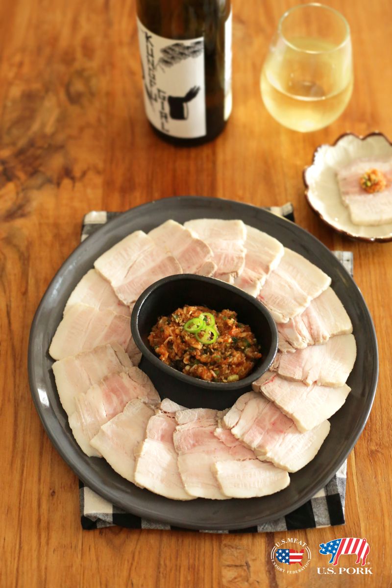 미국산 돼지고기를 사용한 통삼겹 냉제육. 미국육류수출협회