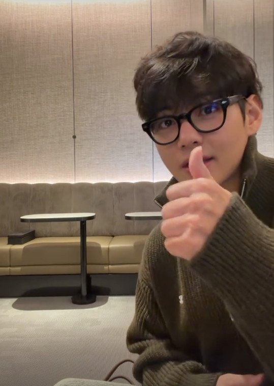 BTS 뷔, 훈훈 외모로 엄지척 수능 응원 파이팅 하세요