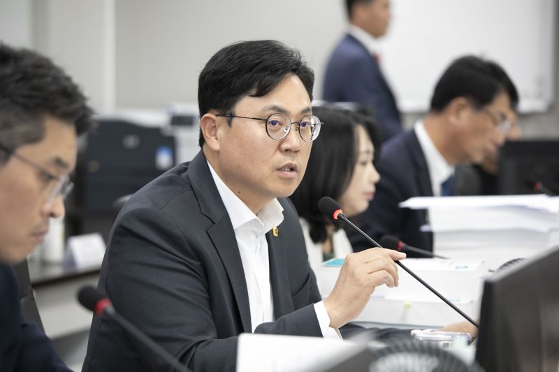 [수원=뉴시스] 이용욱 스피드 바카라사이트의회 의원. (사진=스피드 바카라사이트의회 제공) 2025.11.12. photo@newsis.com *재판매 및 DB 금지