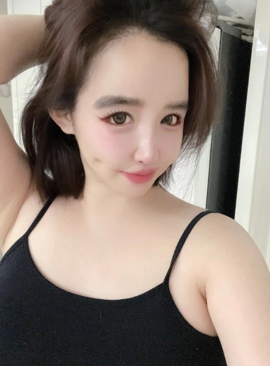 '치료 전념' 박봄, 민소매 입고 '활짝' [N샷]