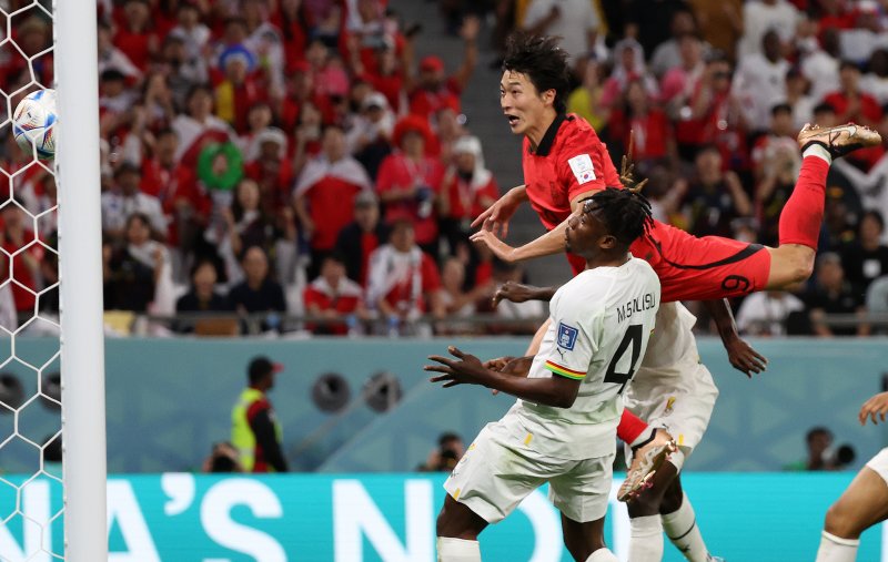 [알라이얀(카타르)=뉴시스] 조성우 기자 = 28일(현지시간) 카타르 알라이얀 에듀케이션 시티 스타디움에서 열린 2022 카타르 월드컵 H조 2차전 대한민국과 가나의 경기, 한국 조규성이 동점골을 넣고 있다. 2022.11.28. xconfind@newsis.com