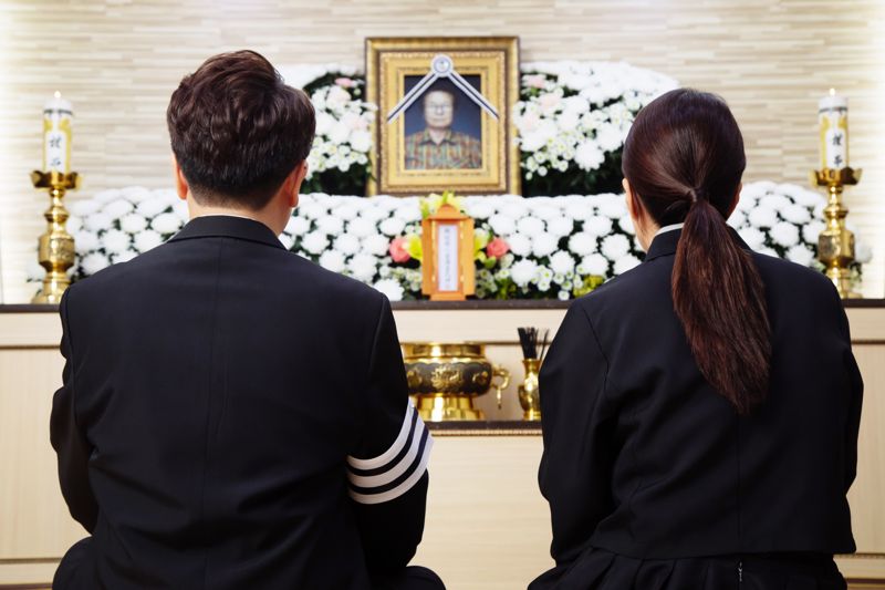 시모 장례식서 며느리 행세한 남편 직장 동료, 알고보니..