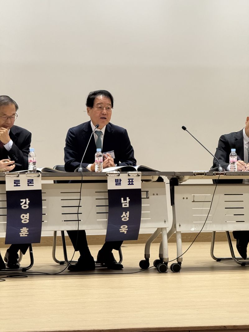 13일 국회 의원회관에서 열린 '변화하는 국제정세에 따른 한미조선해양협력' 세미나에서 남성욱 고려대학교 통일외교학부 교수가 발언하고 있다. 사진=강구귀 기자