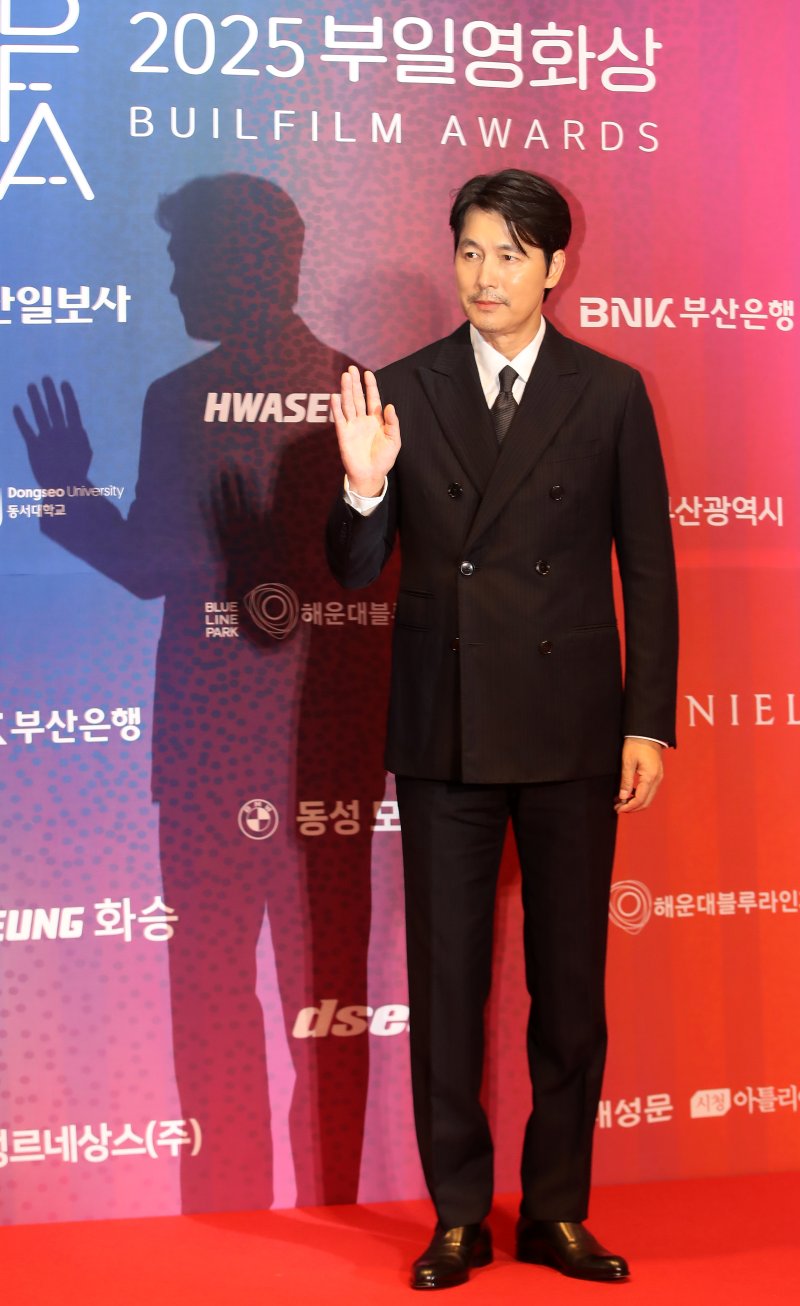 용기내 정우성 '메이드 인 코리아' 홍콩 행사 등장…혼외자 논란 후 복귀 시동