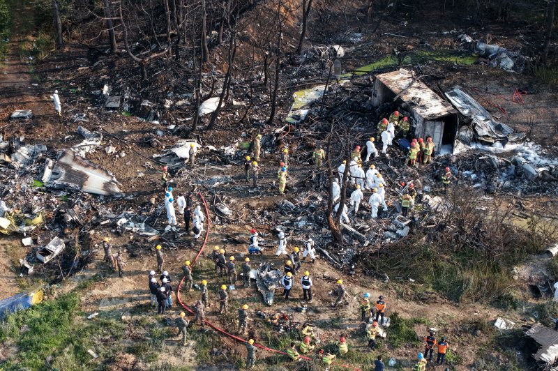 지난 5월 29일 오후 1시 52분께 경북 포항시 남구 동해면 신정리 인근 한 야산에 해군 항공사령부 소속 P-3 해상초계기가 추락해 군과 소방 당국 등 관계기관이 현장 수습을 하고 있다. 뉴시스