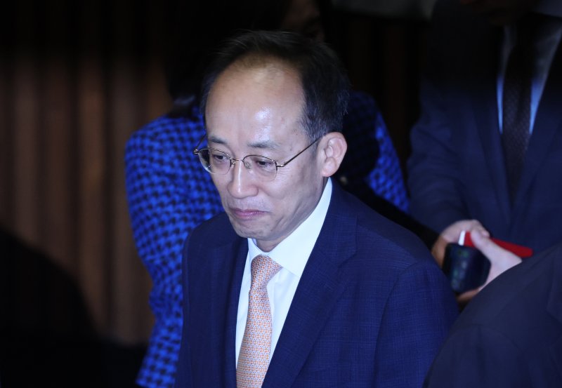 특검 "추경호, 계엄 위법 알고도 尹에 협조…대정부 견제 포기"