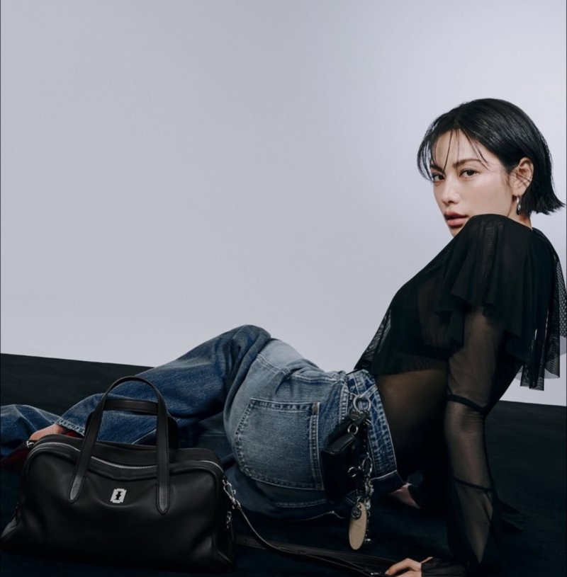 나나, 시스루 스타킹 신고 파격 패션 소화