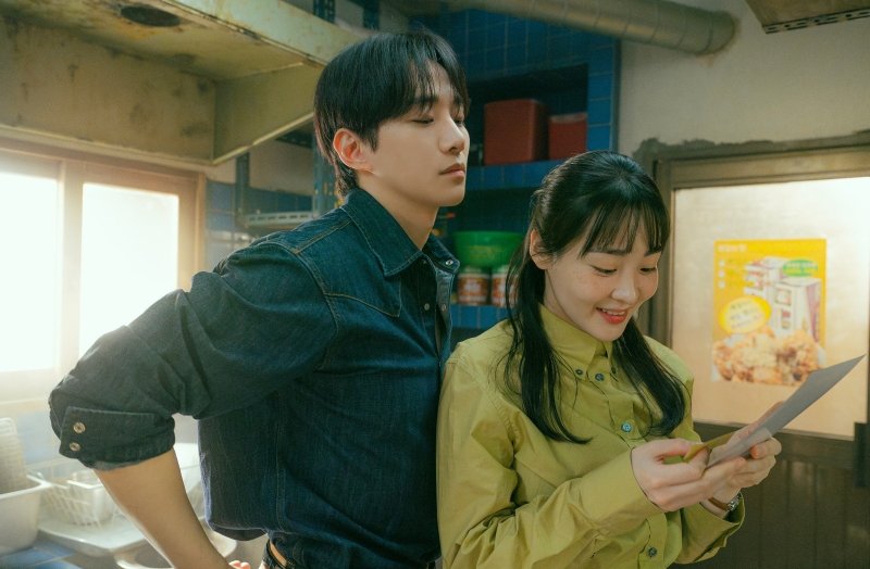 '태풍상사' 이준호·김민하, 키스 후 더 묘해진 기류…'풍선커플' 될까