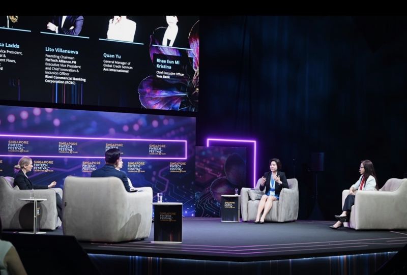 이은미 토스뱅크 대표가 지난 12일부터 14일까지 열린 국제 핀테크 행사인 '싱가포르 핀테크 페스티벌(SFF)'에 국내 은행 최고경영자(CEO)로는 유일하게 공식 패널로 초청받아, 참석했다. 토스뱅크 제공