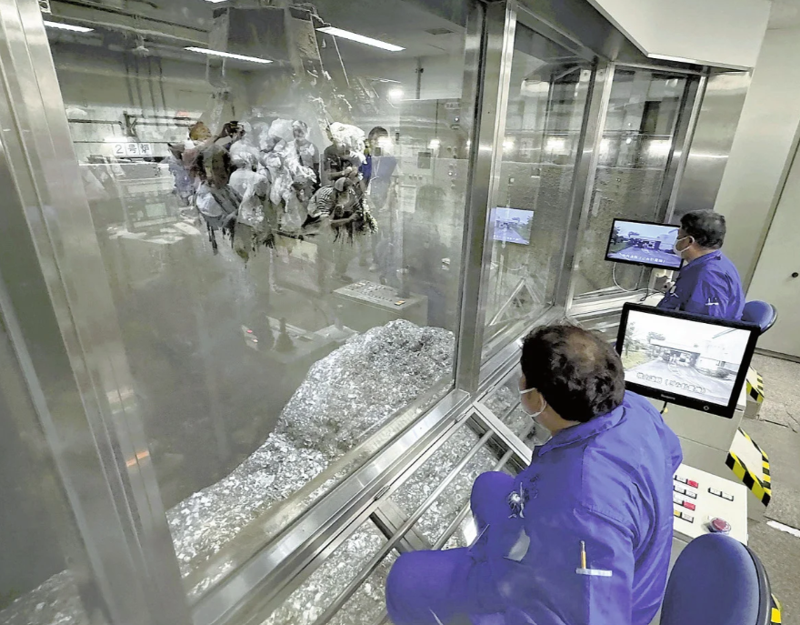 '쓰레기 소각' 보고 '목욕탕 청소'하는 이색 여행 상품 인기