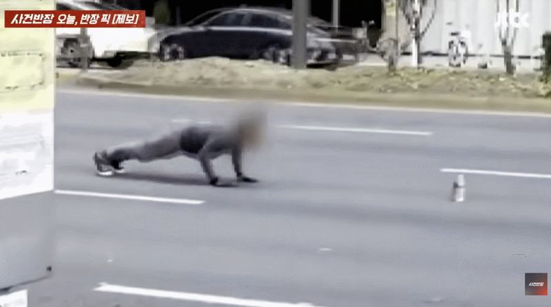 출근시간 9차선 도로 한복판서 팔굽혀펴기한 男, 영상 보니..