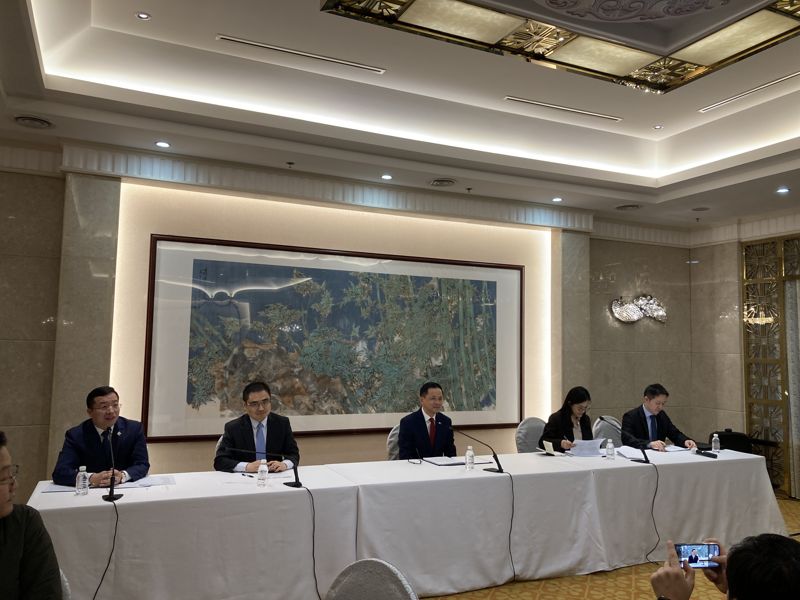 다이빙 주한중국대사(가운데)가 지난 13일 오후 서울 중구 주한중국대사관에서 언론인 간담회를 갖고 있다. 사진=김경수 기자