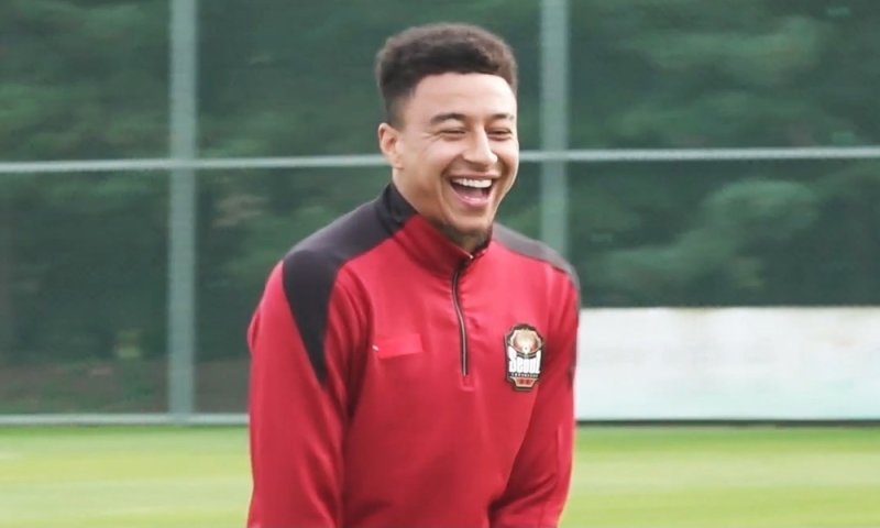 린가드, 치킨 먹으며 '케데헌' 시청…뷰티숍 쇼핑까지 K-패치 완료 일상