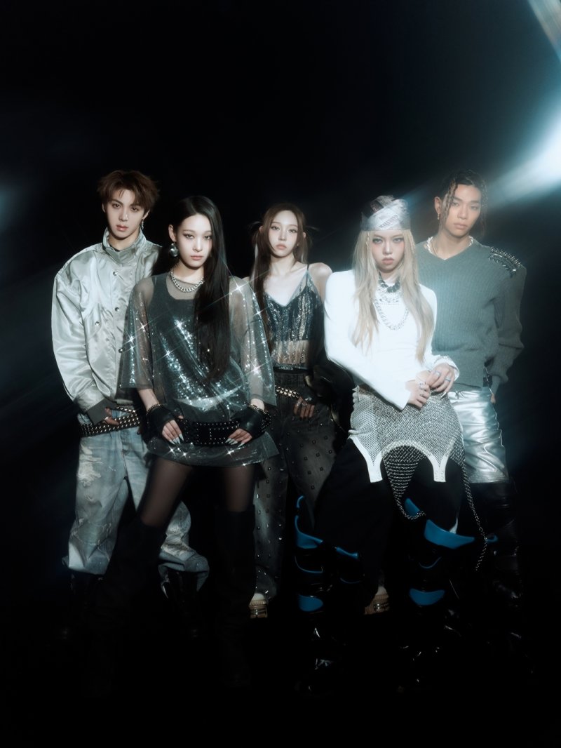 올데이 프로젝트/ 더블랙레이블 제공