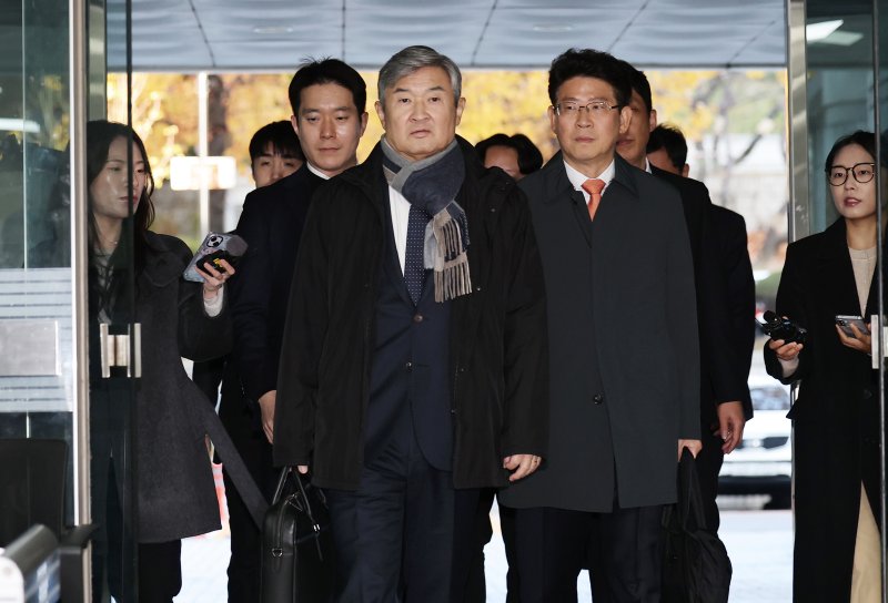 12·3 비상계엄 사태에 연루된 조태용 전 국가정보바카라사이트 신고이 11일 오전 서울 서초구 서울중앙지방법원에서 열린 구속 전 피의자 심문(영장실질심사)에 출석하고 있다. 2025.11.11/뉴스1 ⓒ News1 오대일 기자