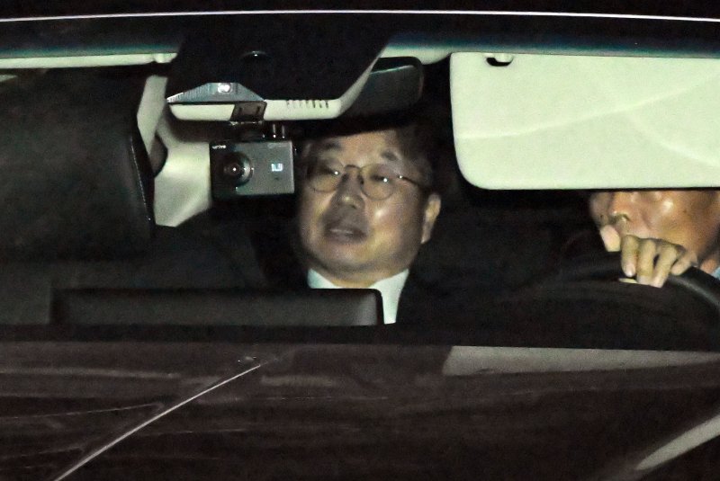 대장동 개발비리 사건 메이저 바카라사이트 주사위 포기 여파로 사의를 표명한 노만석 검찰총장 직무대행이 12일 서울 서초구 대검찰청에서 퇴근하고 있다. (공동취재) 2025.11.12/메이저 바카라사이트 주사위1 ⓒ News1 김진환 기자