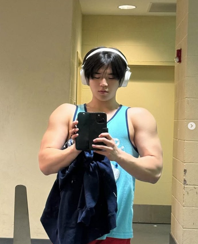 '윤민수 아들' 윤후, 마동석급 벌크업 근황…우람한 팔뚝에 태평양 어깨