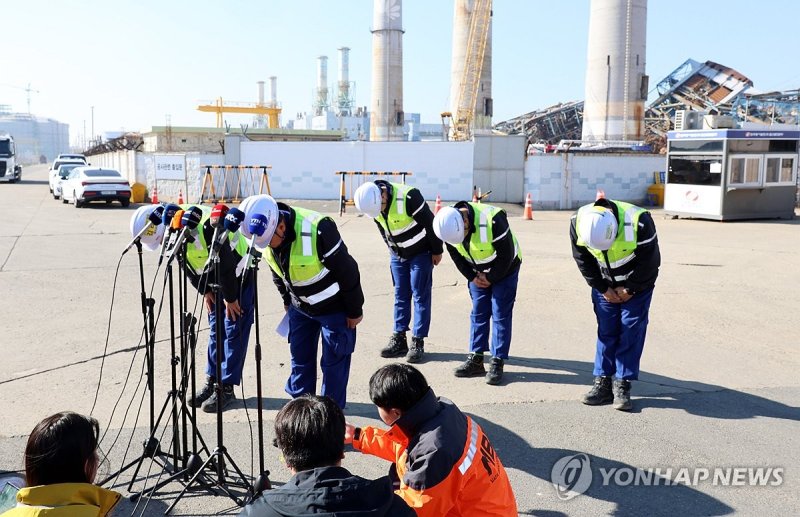 고개 숙인 울산화력 사고 업체 대표 (출처=연합뉴스)