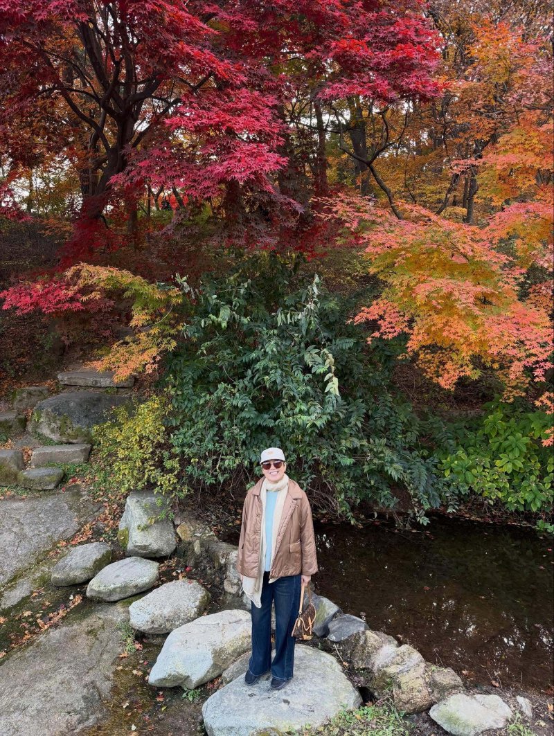 '유방암 투병' 박미선, 단풍길 산책 속 밝은 미소…행복한 근황 [N샷]