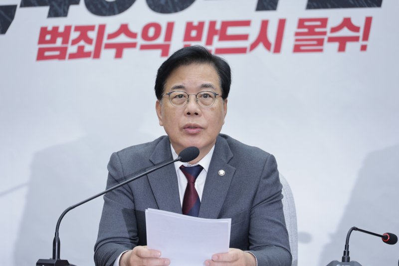 바카라사이트 비타임 국민의힘 원내대표가 14일 서울 여의도 국회에서 열린 원내바카라사이트 비타임회의에서 발언하고 있다. ⓒ News1 신웅수 기자