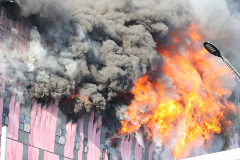 [바카라사이트 소닉=뉴시스] 최영민 기자=15일 오전 6시 8분께, 충남 바카라사이트 소닉시 풍세면 이랜드물류센터에서 화재가 발생했다. 오전 10시 현재 불은 하층부까지 확산됐고 현재 진화 중이다. 2025.11.15 ymchoi@newsis.com