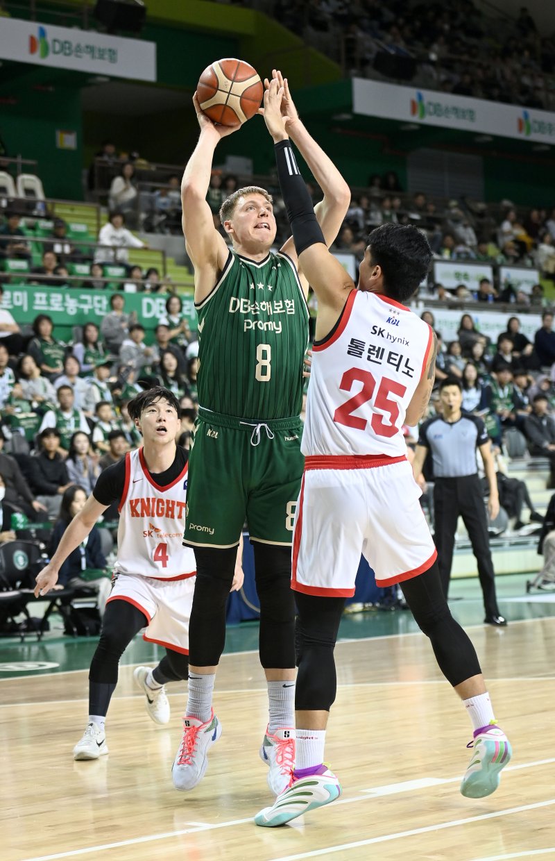 [서울=뉴시스] 바카라사이트 벳무브 원주 DB의 헨리 엘런슨. (사진=KBL 제공) *재판매 및 DB 금지