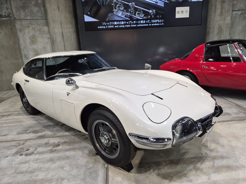 1967년 일본에서 생산된 도요타2000GT MF10형. 당시 기술의 정수를 모아 야마하의 협력을 얻어 개발된 고성능 그란투리스모. 발매에 앞선 연속 고속 내구주행에서 세계 기록 3개와 국제 기록 13개를 수립했다. 나가쿠테(아이치현)=서혜진 특파원