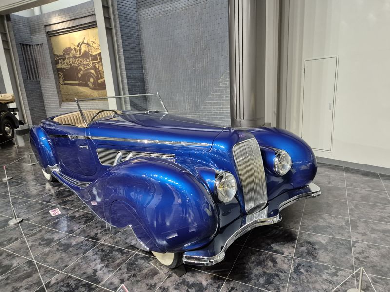 1939년 프랑스에서 생산된 딜라주 타입 D8-120. 딜라주는 레이스에서 활약한 뒤 고급차를 제조하게 됐다. 전시차는 당시 프랑스에서 최고의 코치 빌더(차체 디자인 전문업체)로 인정받았던 피고니&파라시의 작품. 나가쿠테(아이치현)=서혜진 특파원