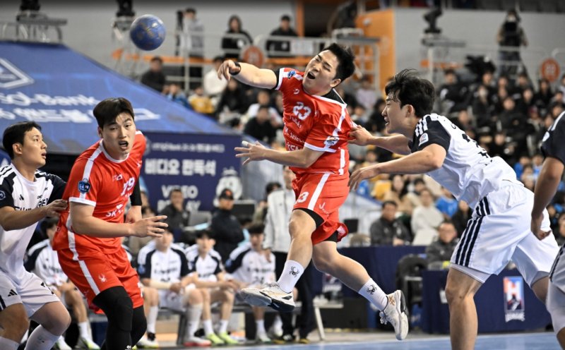 3000명 함성 속 화려한 개막 '핸드볼 H리그'... "열정을 던져라"