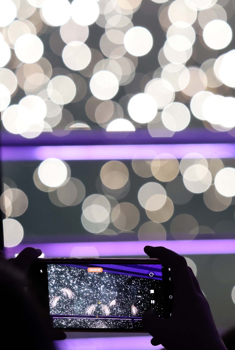 [바카라사이트 홍보 승리바카라=바카라사이트 홍보 승리바카라] 하경민 기자 = '제20회 부산불꽃축제'가 열린 15일 부산 수영구 광안리해수욕장 일대에서 광안대교를 배경으로 화려한 불꽃쇼가 펼쳐지고 있다. 2025.11.15. yulnetphoto@newsis.com