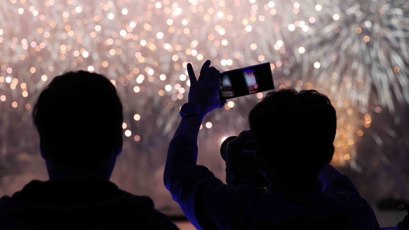 [바카라사이트 홍보 승리바카라=바카라사이트 홍보 승리바카라] 하경민 기자 = '제20회 부산불꽃축제'가 열린 15일 부산 수영구 광안리해수욕장 일대에서 광안대교를 배경으로 화려한 불꽃쇼가 펼쳐지고 있다. 2025.11.15. yulnetphoto@newsis.com