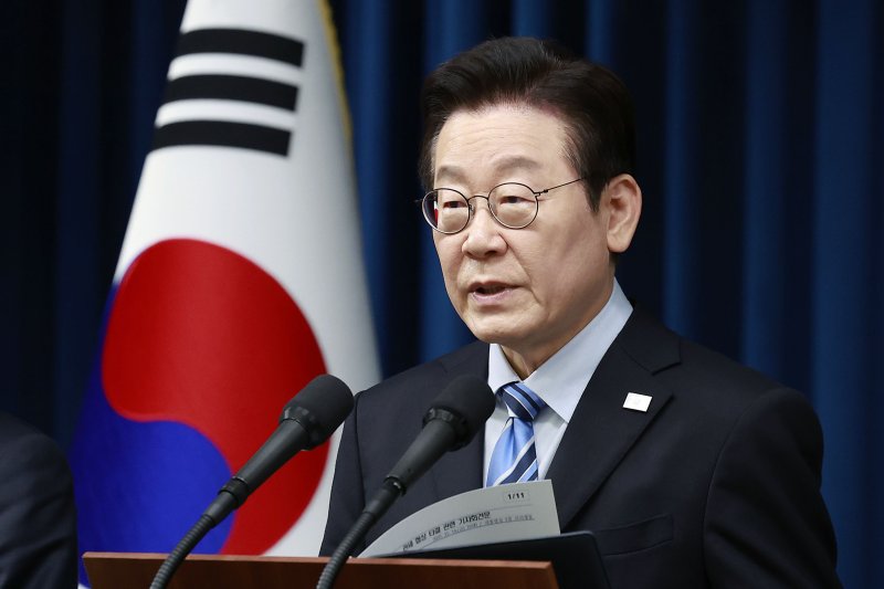 [서울=뉴시스] 최동준 기자 = 이재명 대통령이 14일 서울 용산 대통령실에서 한·미 간 관세·안보 합의를 문서화하는 '조인트 팩트시트(JFS·합동설명자료)' 관련 발표를 하고 있다. 2025.11.14. photocdj@newsis.com