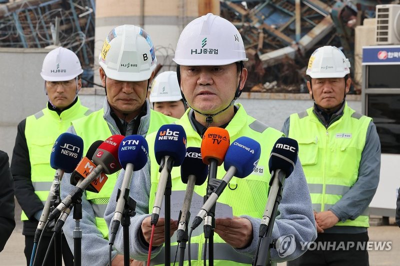 일주일 만에 나타난 HJ중공업 대표 (출처=연합뉴스)