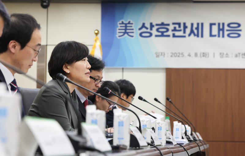 [서울=뉴시스] 황준선 기자 = 송미령 농림축산식품부 장관이 8일 오후 서울 서초구 aT센터에서 열린 美 상호관세 대응 K-Food+ 수출기업 간담회에서 발언하고 있다. 2025.04.08. hwang@newsis.com