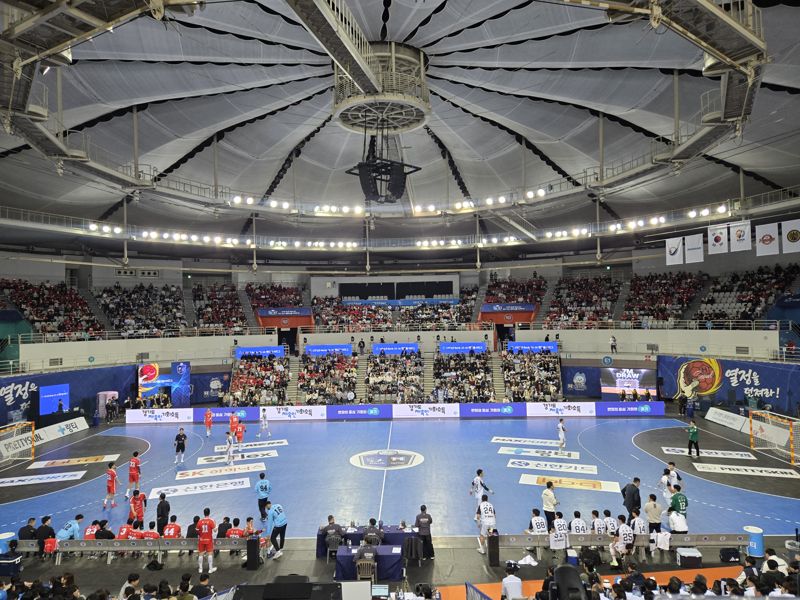 3000명 함성 속 화려한 개막 '핸드볼 H리그'... "열정을 던져라"
