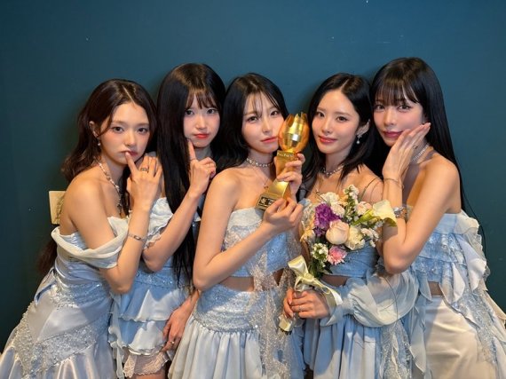 프로미스나인, '2025 KGMA'에 떴다! '베스트 뮤직상' 수상