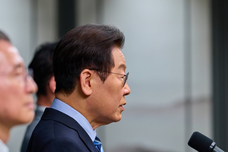 이재명 대통령이 14일 서울 용산 대통령실 청사에서 한·미 팩트시트 타결 결과를 발표하고 있다. (대통령실 제공. 재판매 및 DB 금지) 2025.11.14/뉴스1 ⓒ News1 허경 기자