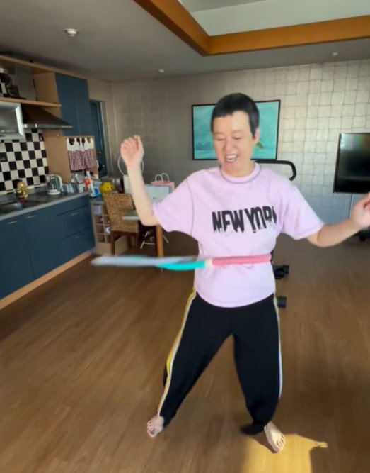'유방암 투병' 박미선, 유쾌 일상 공유 훌라후프 얼굴로 돌리는 중
