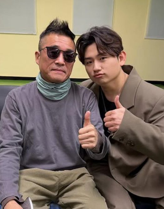김건모, 후배 우디와 만난 근황…수척해진 얼굴로 엄지 척 [N샷]