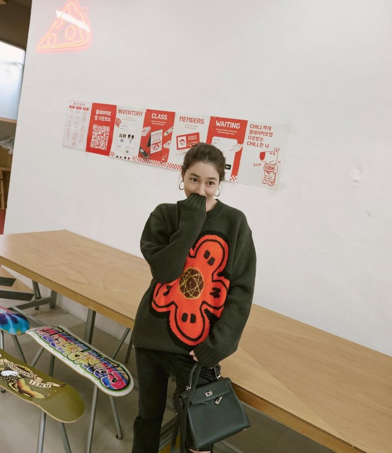 이민정 세월 비껴간 미모…길거리서 찰칵