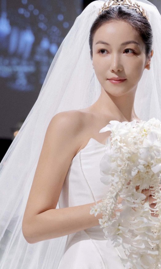 결혼식 끝낸 김옥빈, 새하얀 웨딩 드레스 자태 공개 "바쁜 하루였다" [N샷]