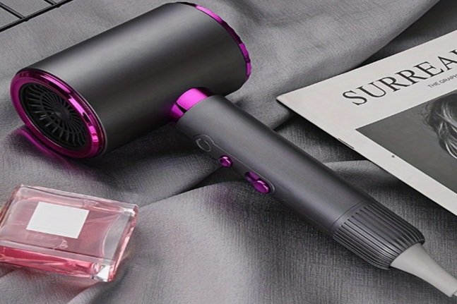 과학기술정보통신부가 진행한 해외직구 ICT 제품 전파 안전성 시험에서 부적합 판정을 받은 헤어 드라이어 제품. (사진=과기정통부 제공) *재판매 및 DB 금지 /사진=뉴시스