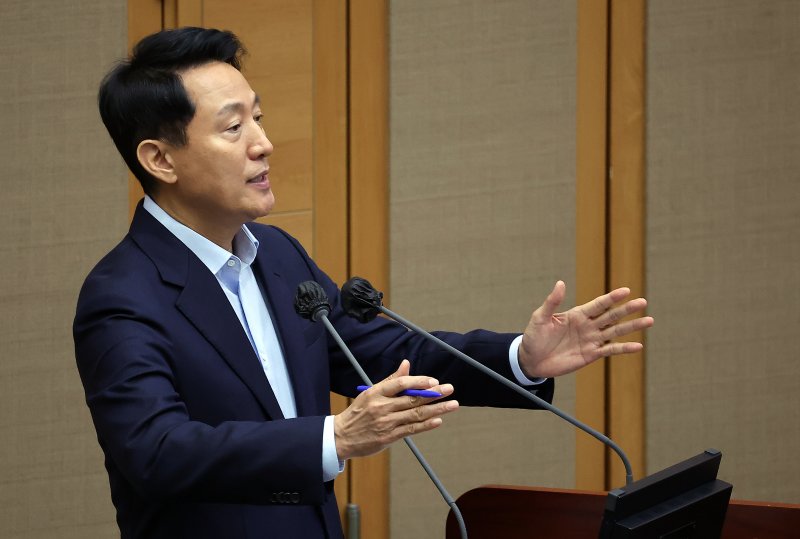오세훈 서울실시간 바카라사이트이 18일 오전 서울 중구 서울시의회에서 열린 제333회 정례회 시정질문에 참석해 질의에 답하고 있다. 2025.11.18/실시간 바카라사이트1 ⓒ News1 김진환 기자