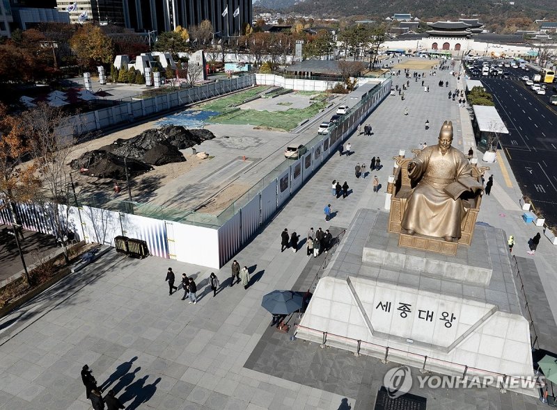 광화문 광장 옆 '감사의 정원' 공사 현장. 연합뉴스