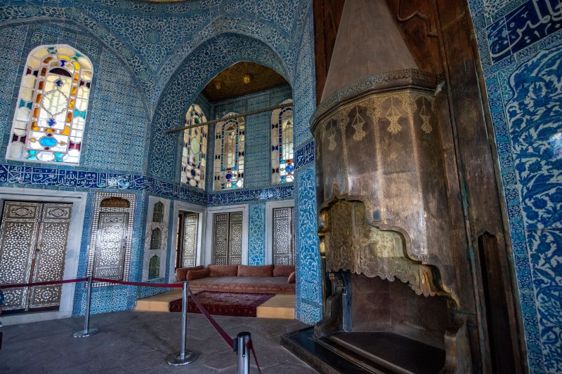 오스만 특유의 미학을 보여주는 이즈니크 타일로 장식된 톱카프 궁전 내부. 튀르키예문화관광부 제공