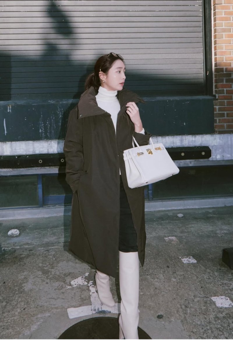 이민정 낙엽 들고 활짝…완벽 미모에 감탄